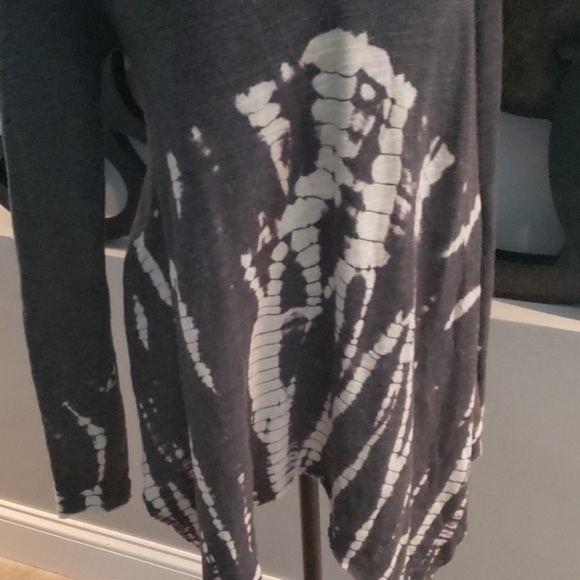 Gray and white sweater by Young fabulous & broke. - Picture 3 of 5